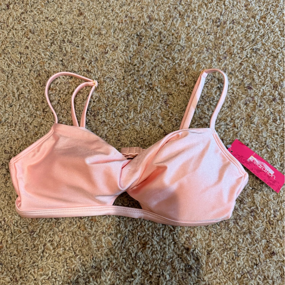 NWT bikini top